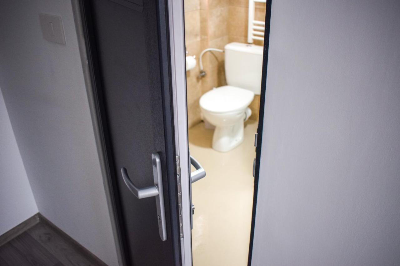 B House Rooms Iasi Luaran gambar