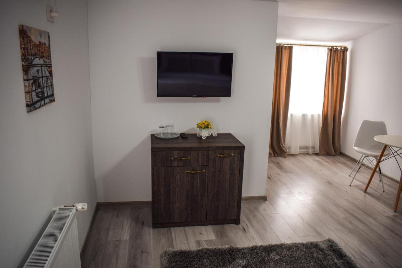 B House Rooms Iasi Luaran gambar