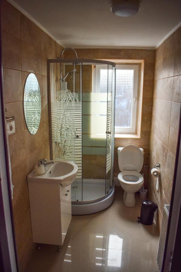 B House Rooms Iasi Luaran gambar