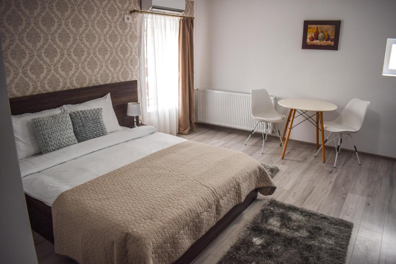 B House Rooms Iasi Luaran gambar