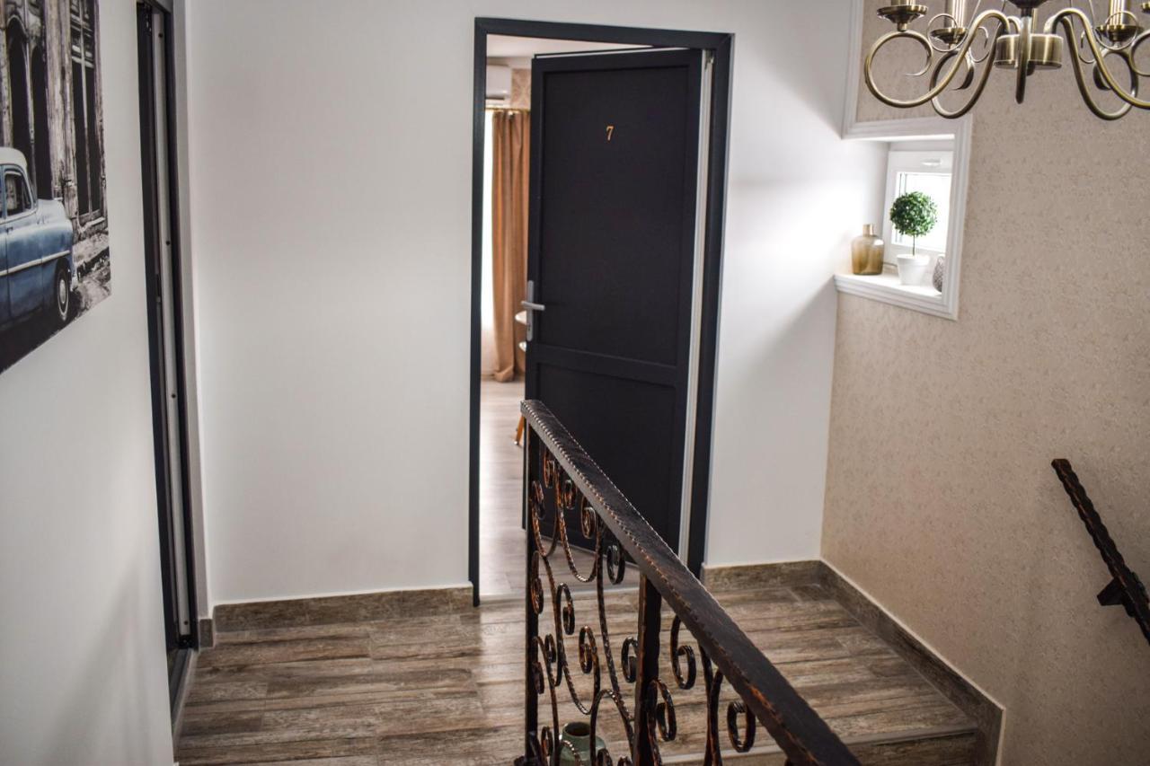 B House Rooms Iasi Luaran gambar